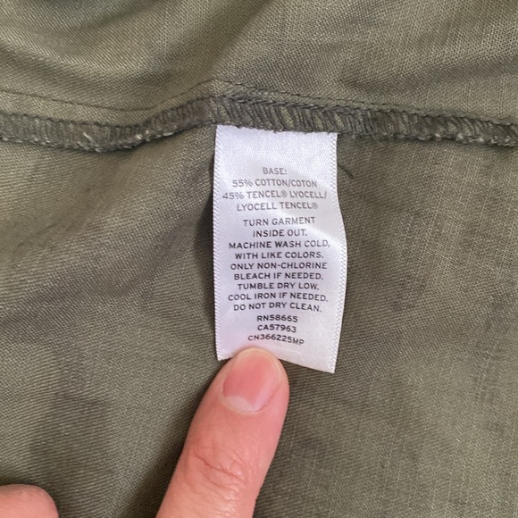 Adorable army print Caslon vest size medium - Picture 3 of 4